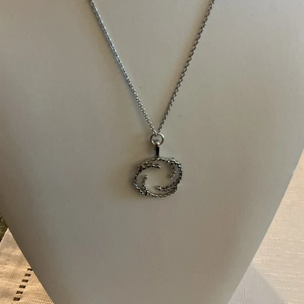 Black Rhinestone Necklace and Earrings pendant features