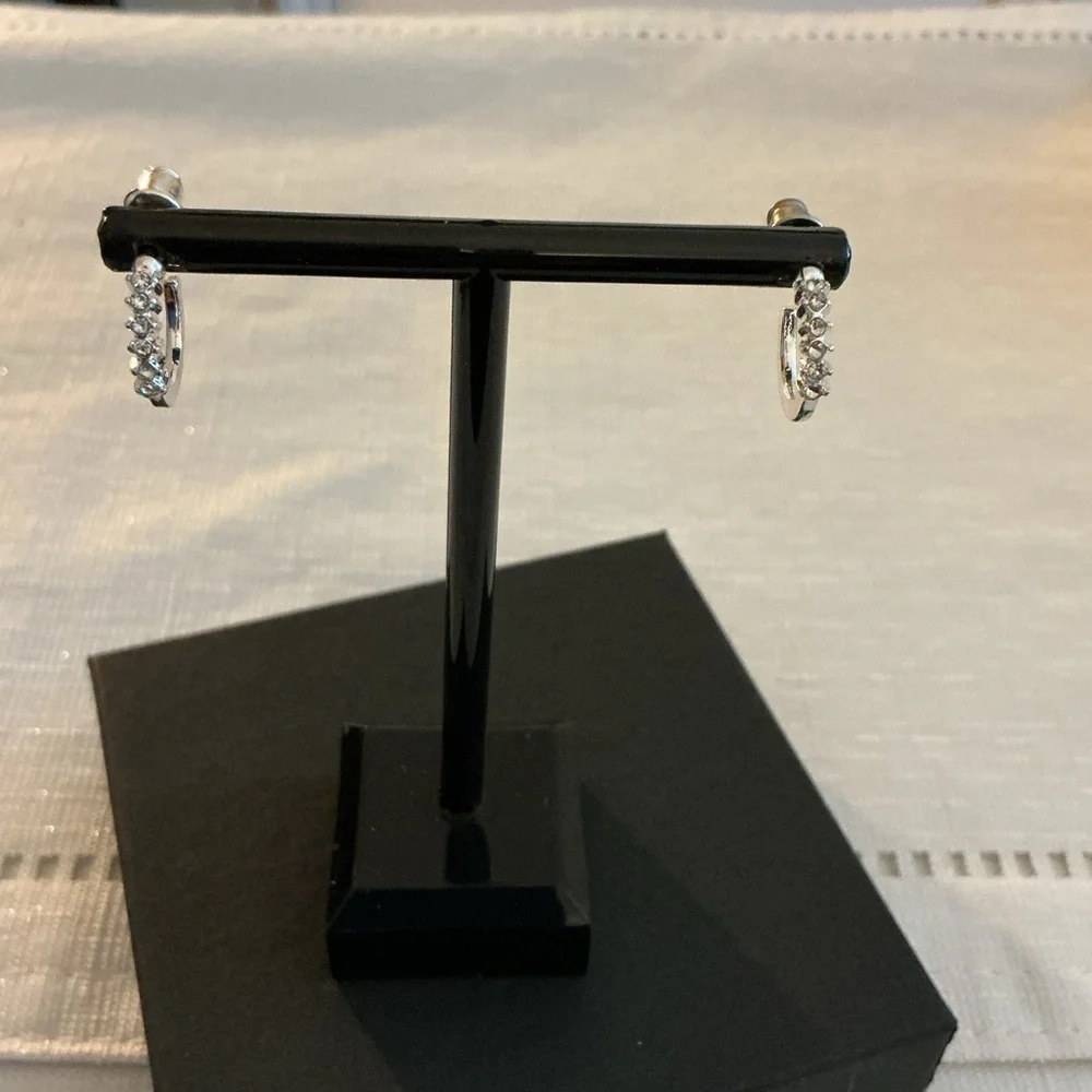Black Rhinestone Necklace and Earrings pendant features