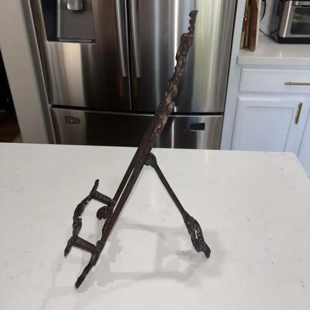 Unbranded vintage cast