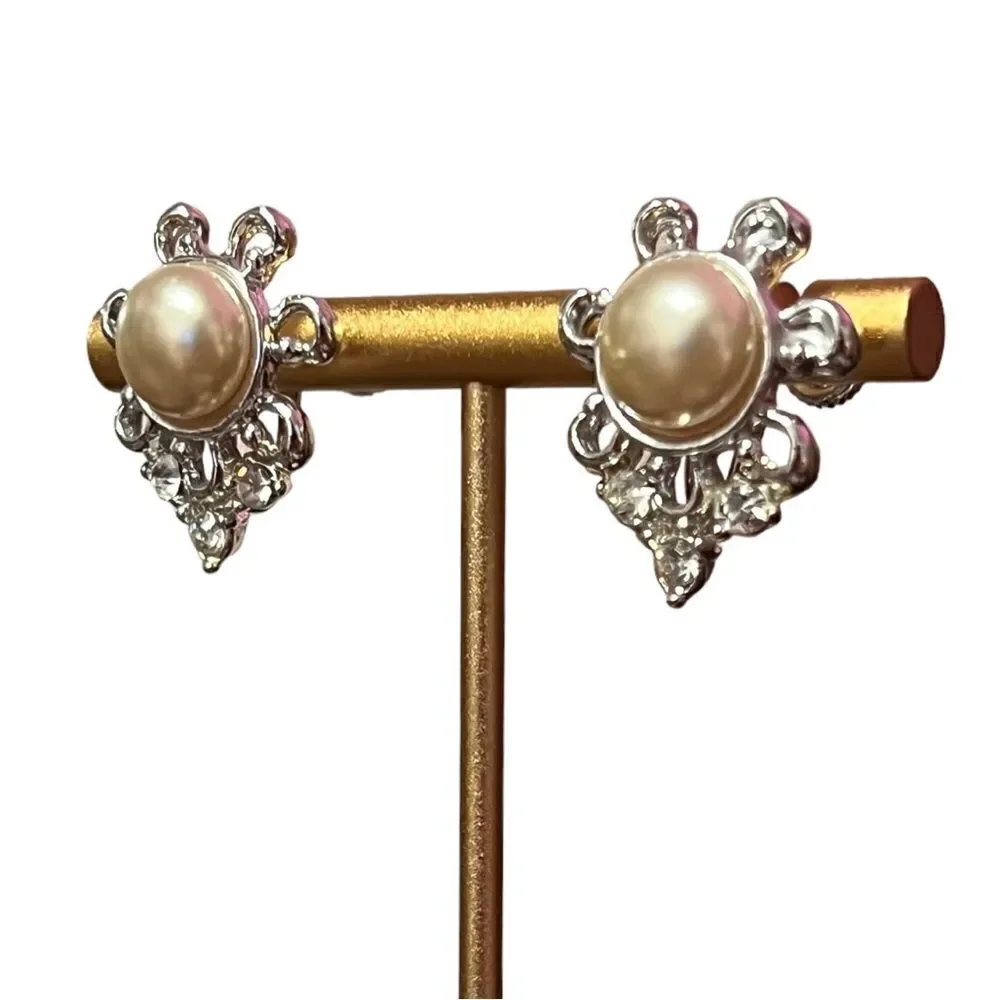 ⭐️3/$25⭐️ Vintage Pearl Rhinestone Flower Silver Tone Screw Back Earrings