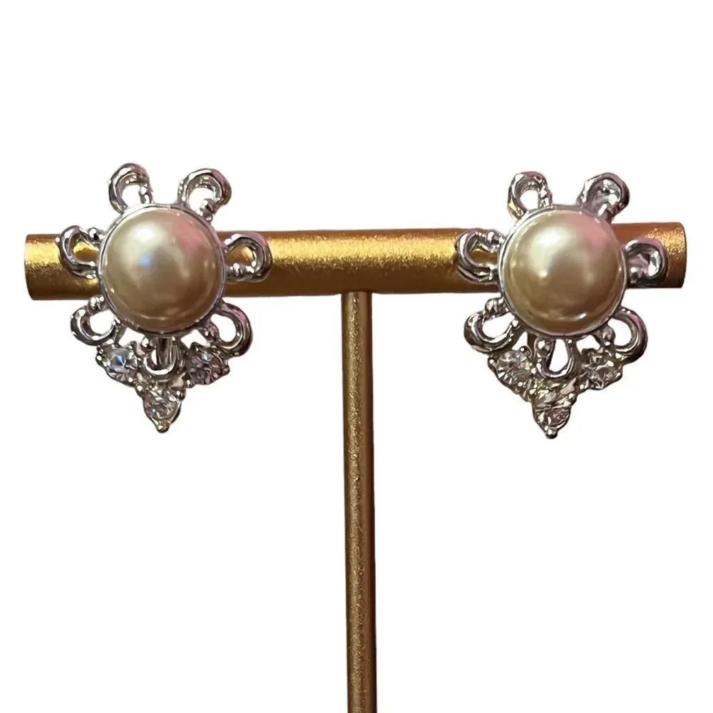 ⭐️3/$25⭐️ Vintage Pearl Rhinestone Flower Silver Tone Screw Back Earrings