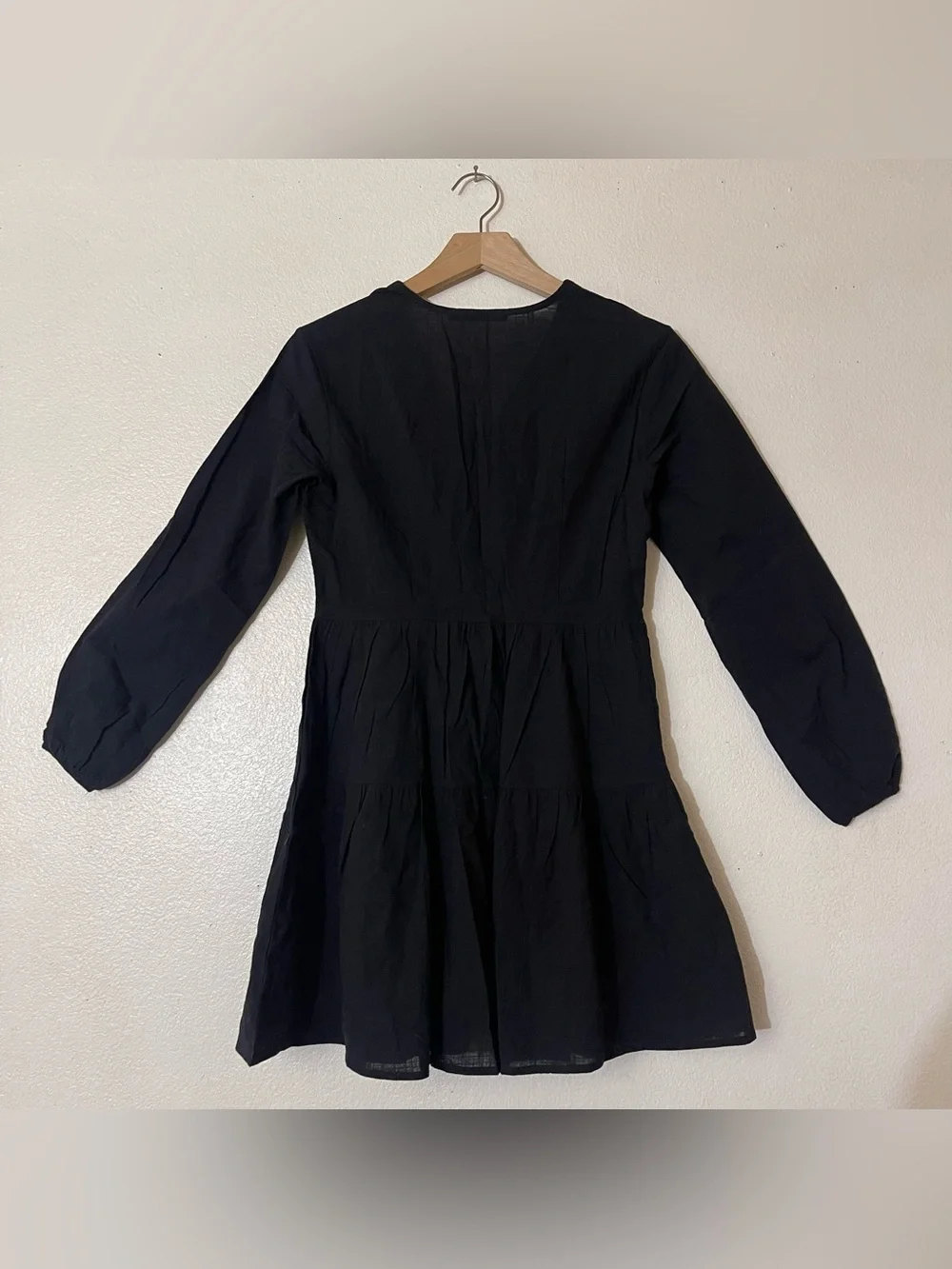 Fancyinn Black Tiered V-Neck Long Sleeve Dress