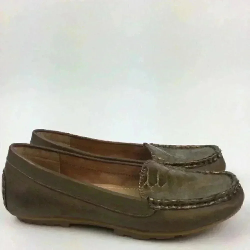 BareTraps offers loafers print