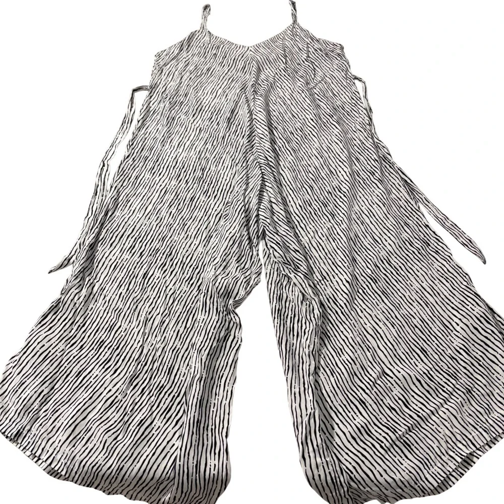 Black White Striped Wide Leg Jumpsuit V-Neck Spaghetti Strap Sleeveless Romper