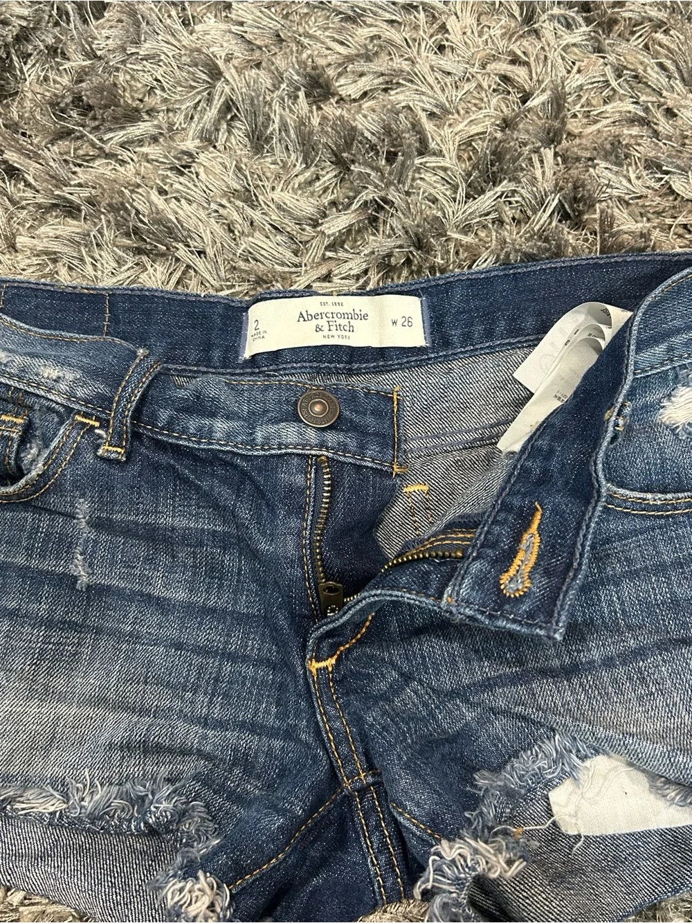 Abercrombie & Fitch looks low pocket