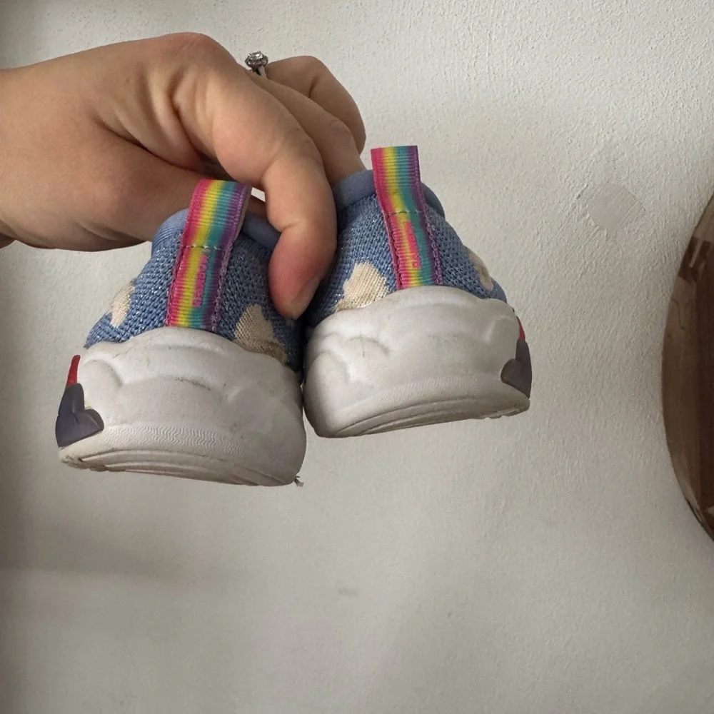 Skechers play dirt