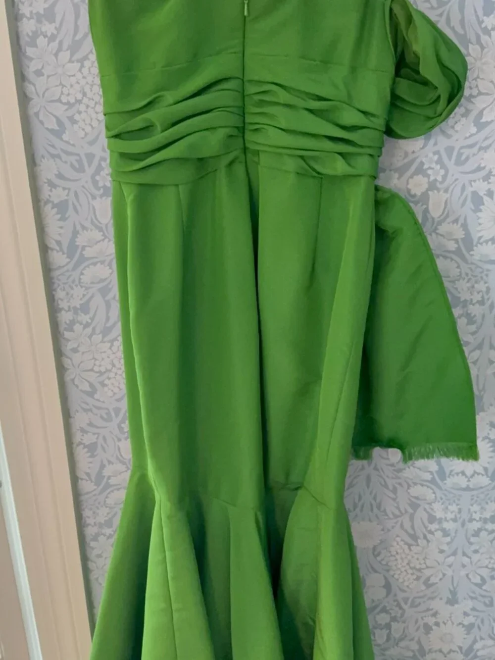 Oscar de la Renta - Green Formal Gown (Size 8 / Medium)