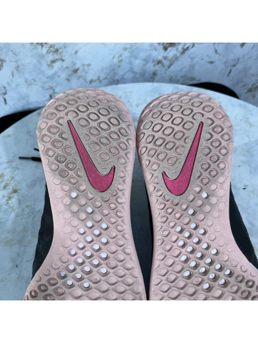 Nike signs tread