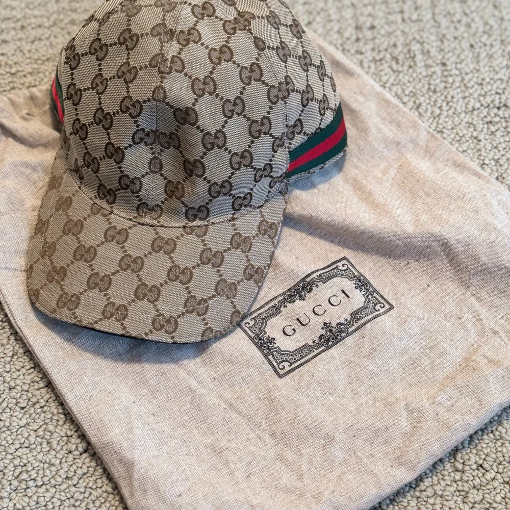 Gucci Beige GG Supreme Canvas Baseball Cap with Web Stripe