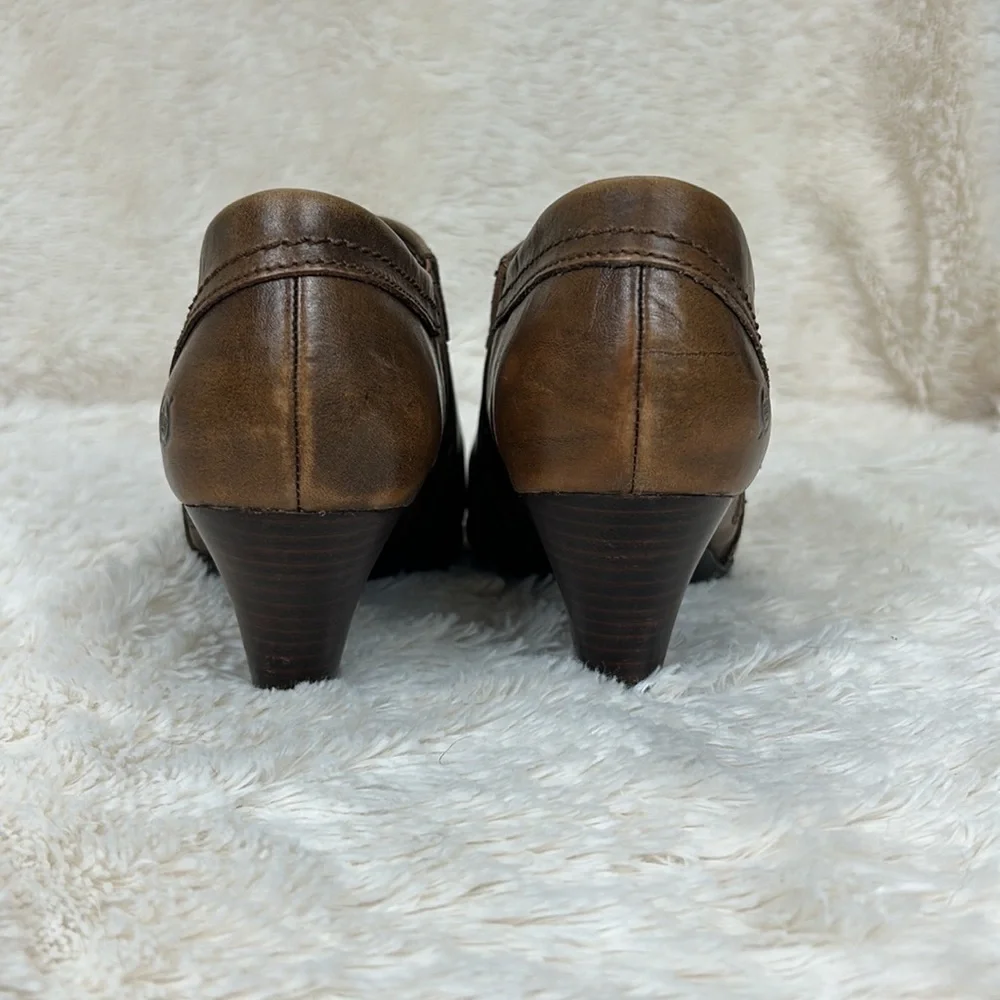 Born brown heel size