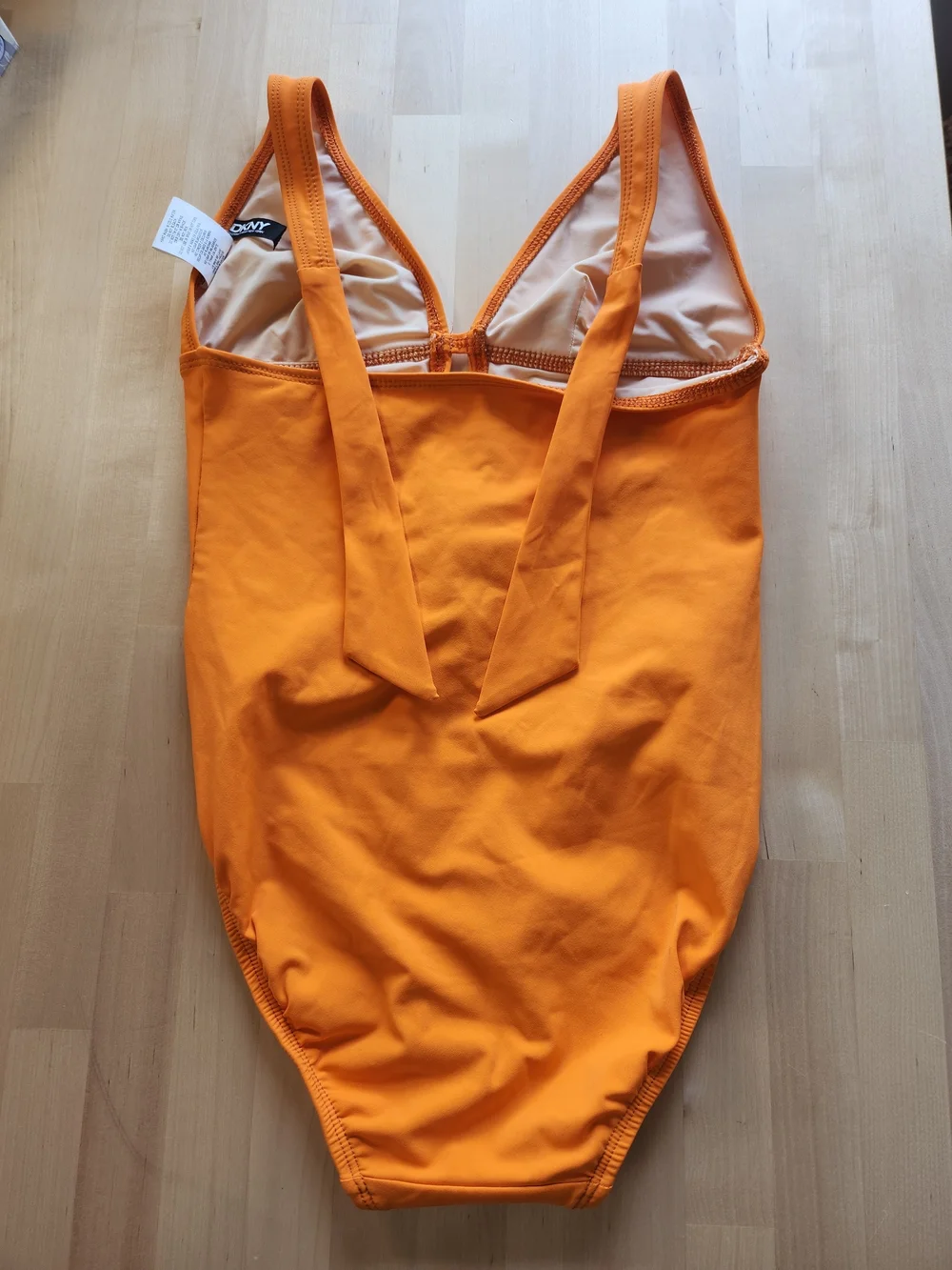 Dkny nwt has