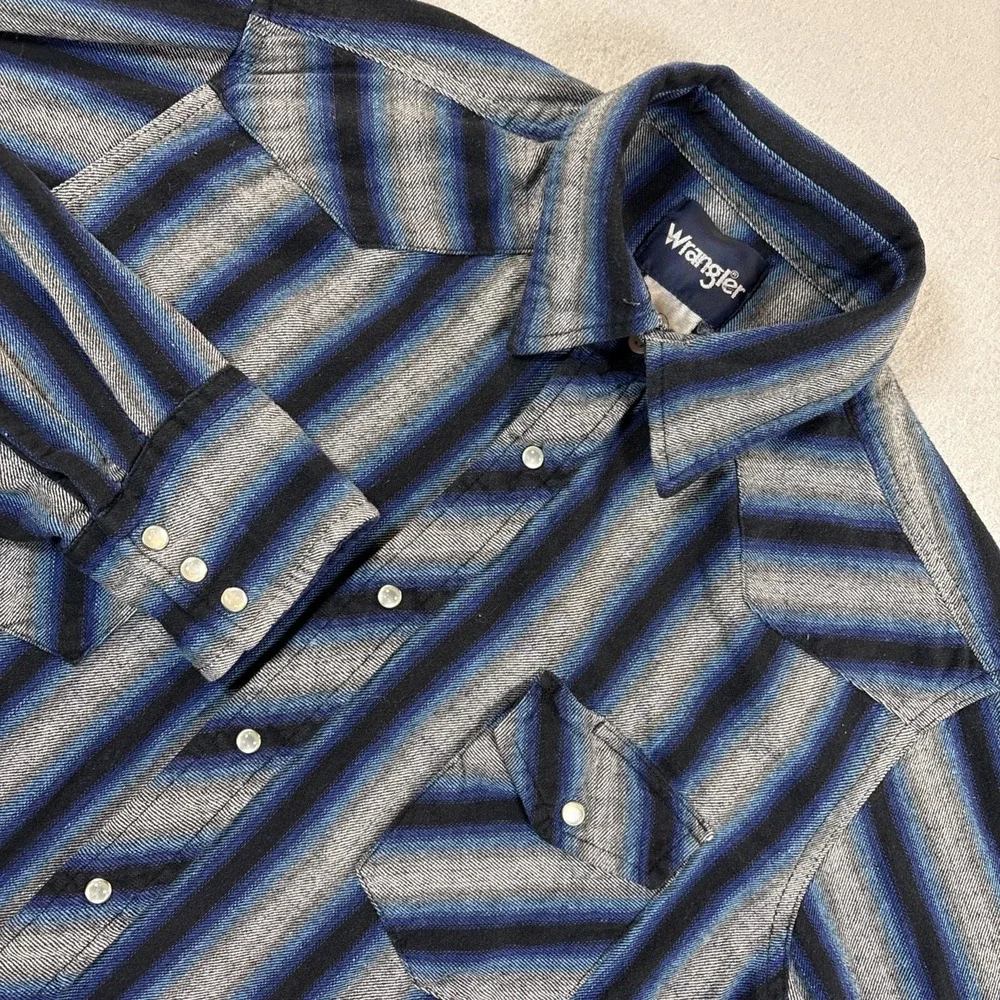 Wrangler Pearl Snap Flannel Shirt Mens M Long sleeve Pockets‎ Striped Western