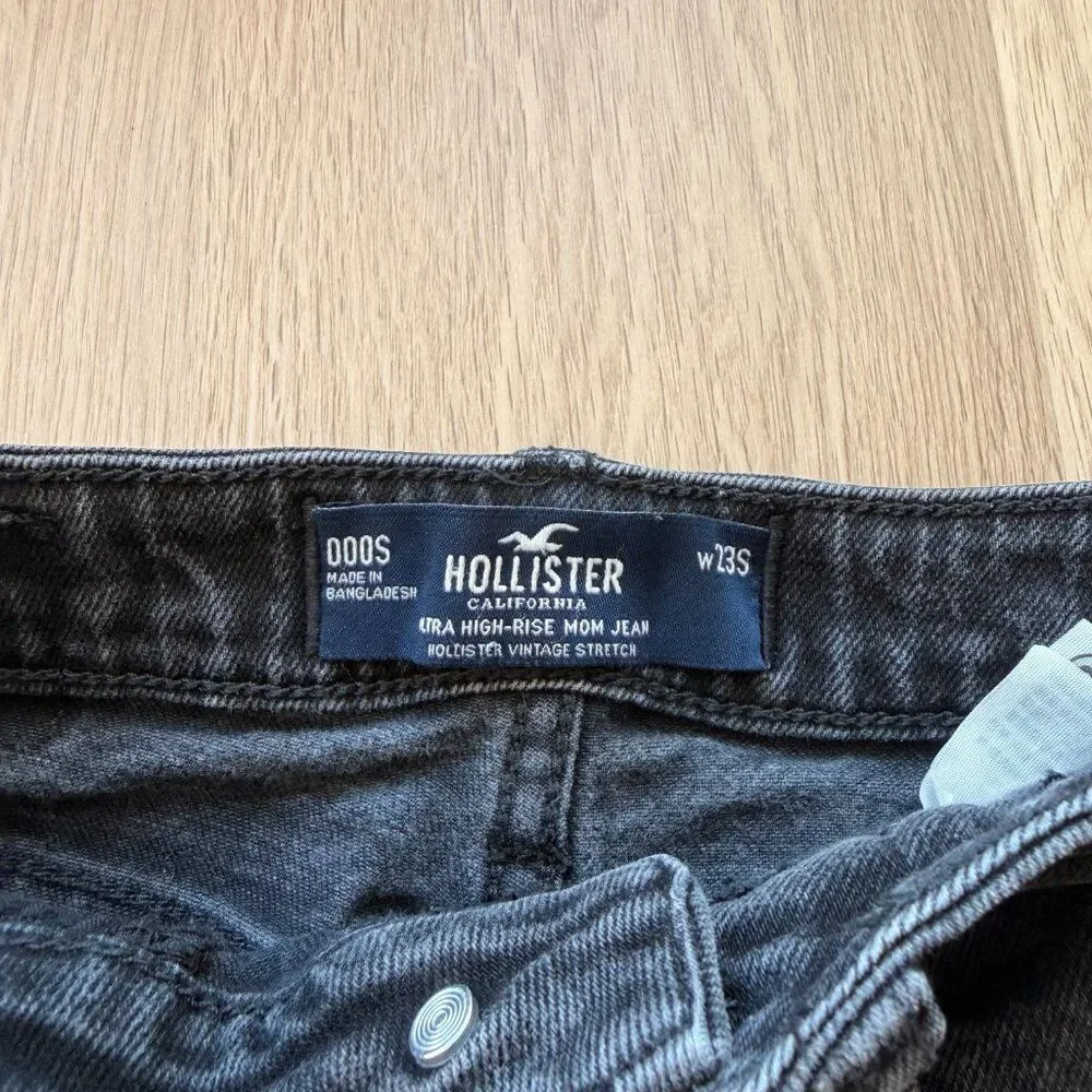 Hollister color black