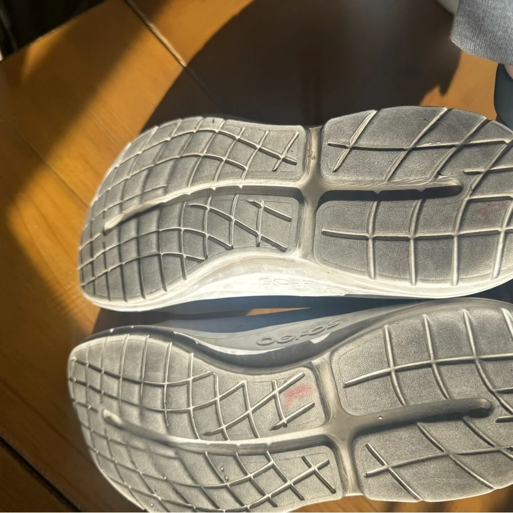 OOFOS stylish sneakers