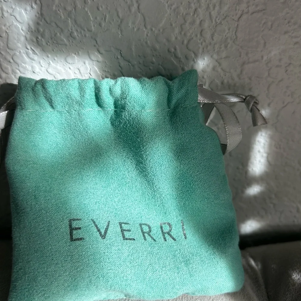 Everri cute gold