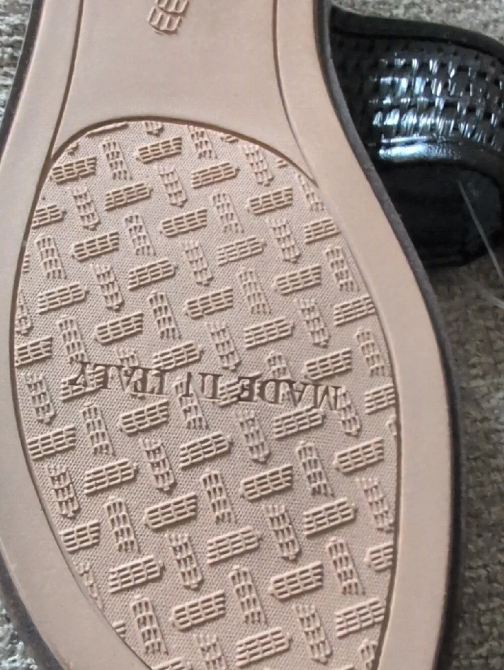 Italian Shoemakers cushioned looks upper