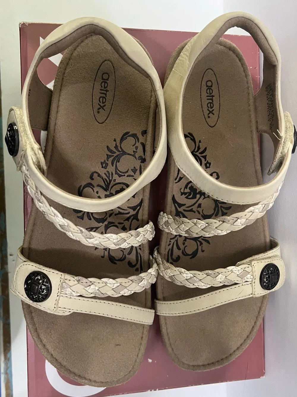 Aetrex velcro closure