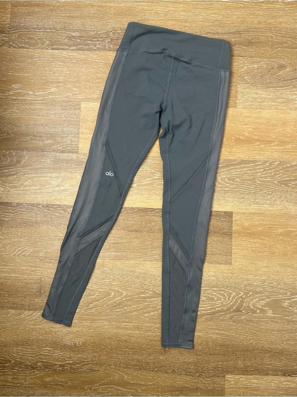 Alo Leggings with Mesh Panel Detail sz XS