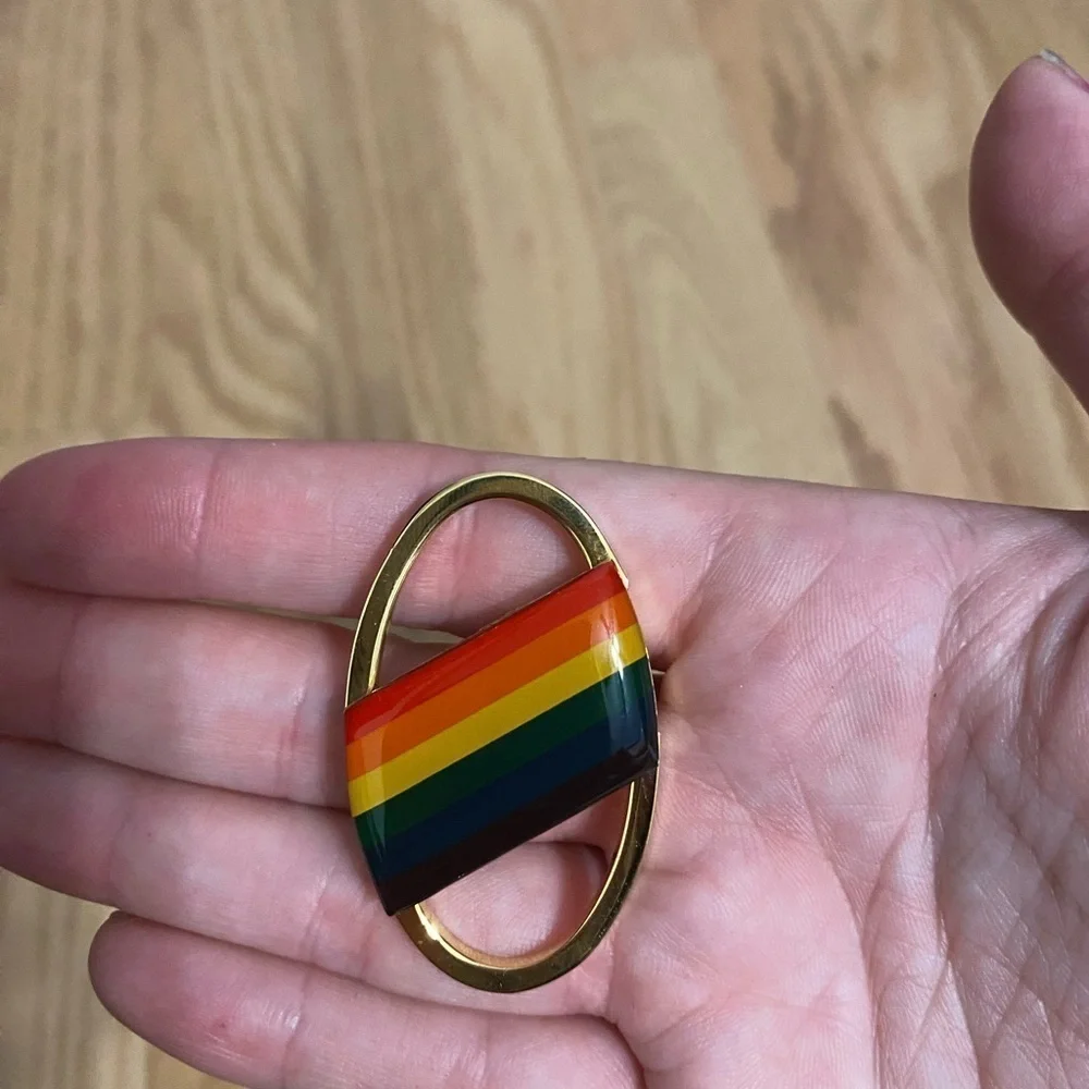 N/A vibrant brooch