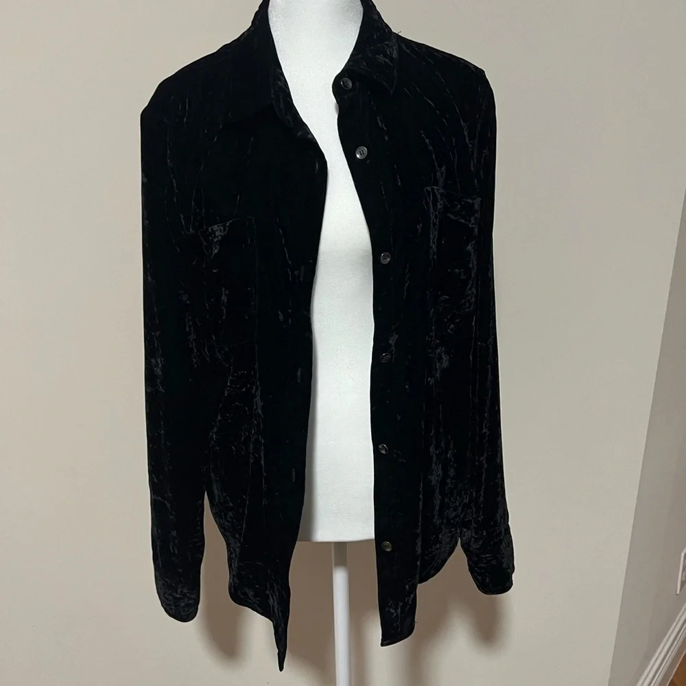Splendid Velvet Feel Button Down Shirt. Size S. Pristine Condition.