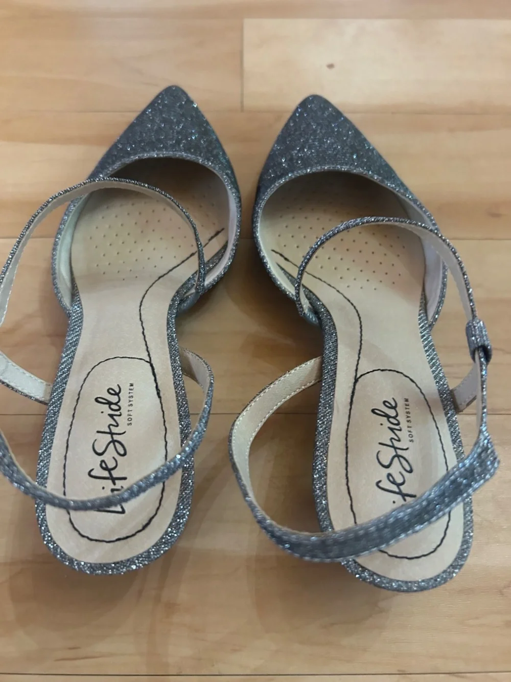Life Stride pointed toe