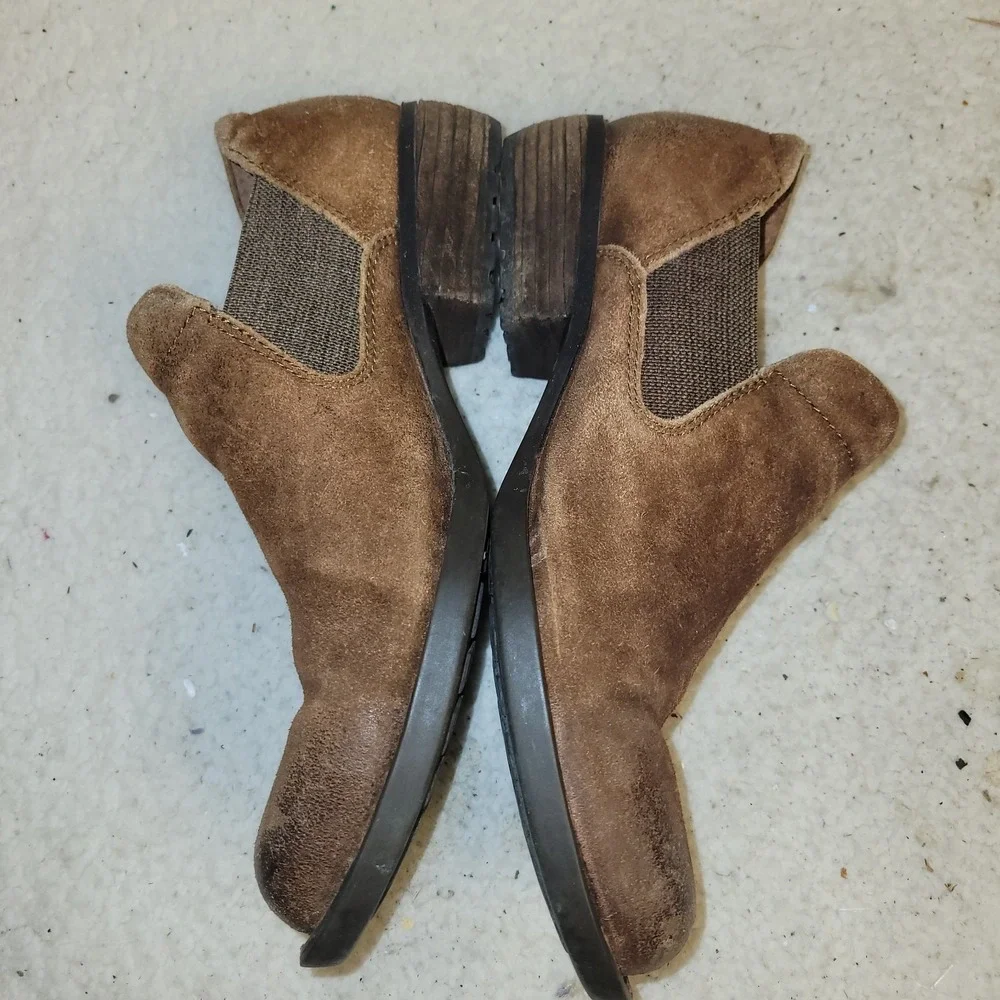 Born Brown Distressed Suede Chelsea Ankle Boots Women 7.5M Western‎ Boho Booties