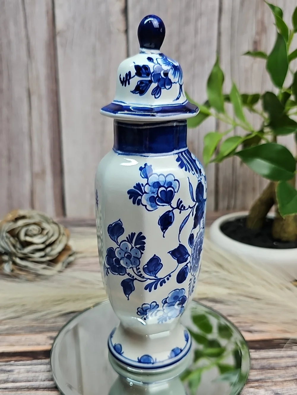 royal delft jar itself