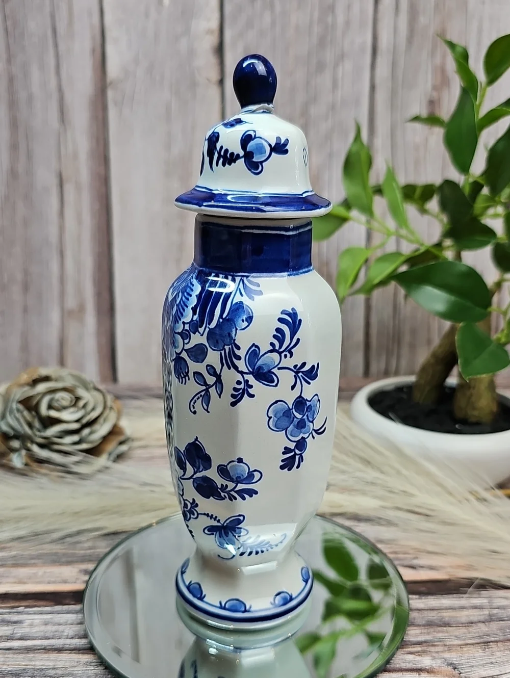 royal delft jar itself