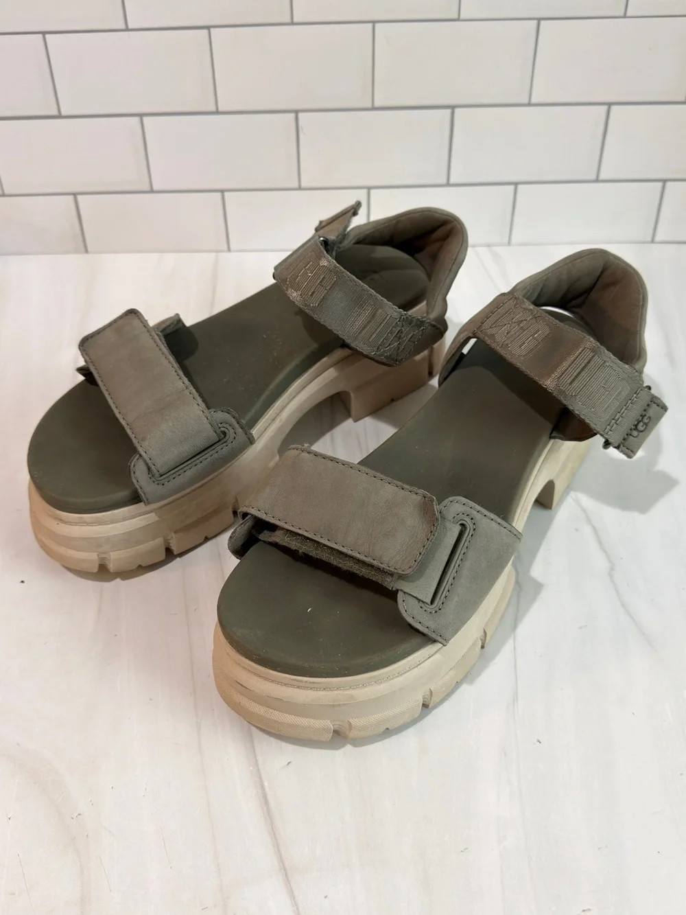 UGG ashton sandal