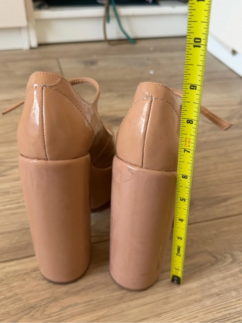 Shutz sleek nude