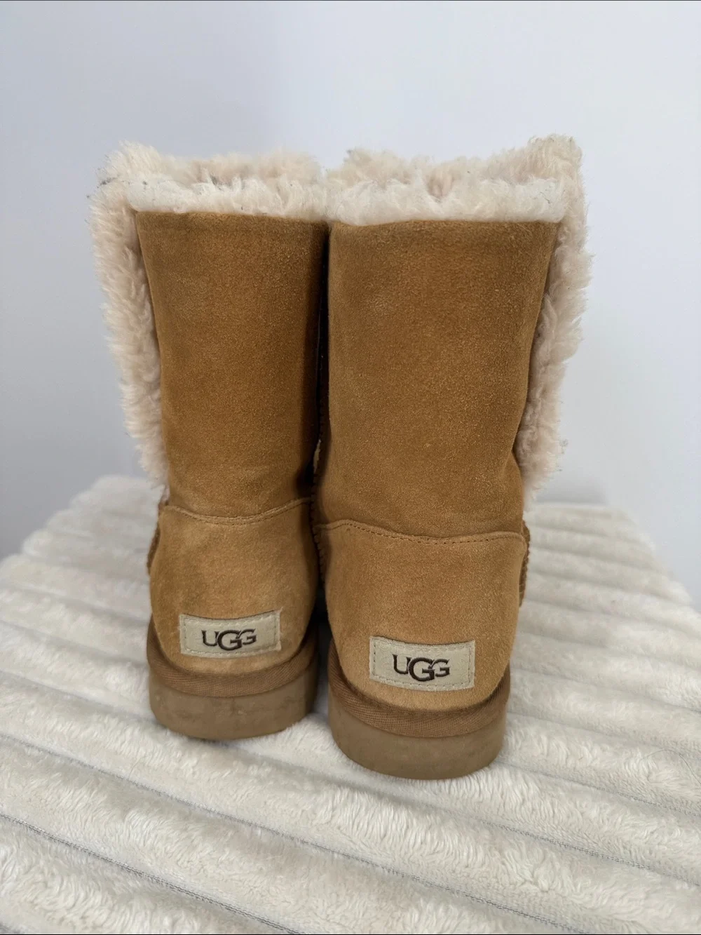UGG good please