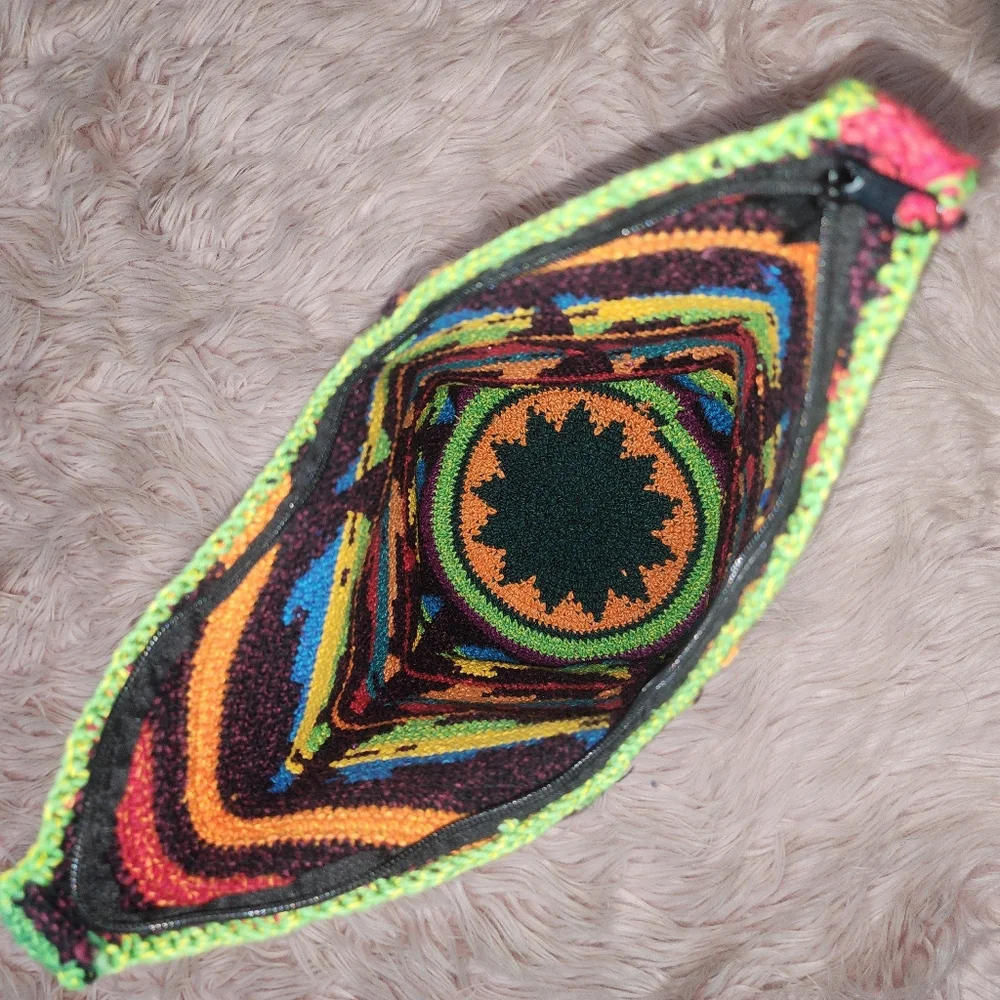Wayuu Mochila woven fish Shark zip top bucket bag