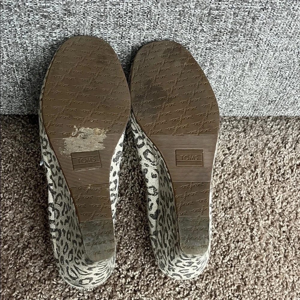 Toms stylish wedges