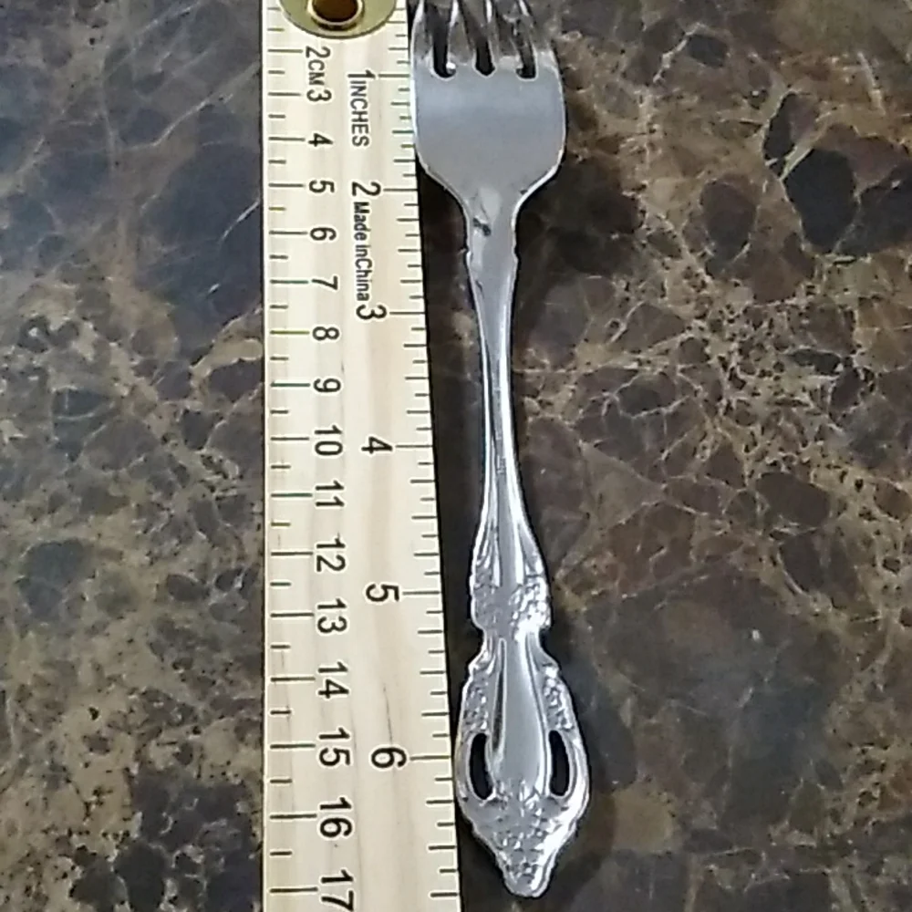 Distinction Deluxe salad fork