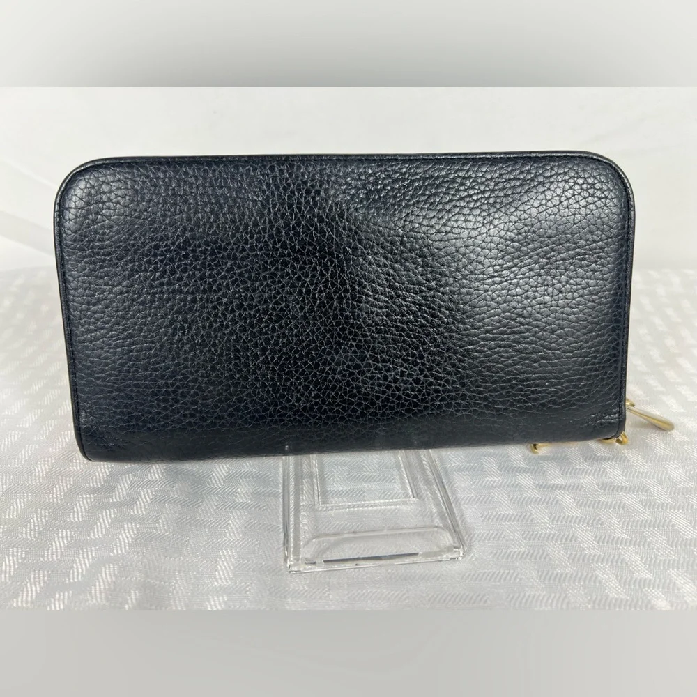 Dior pull wear slots