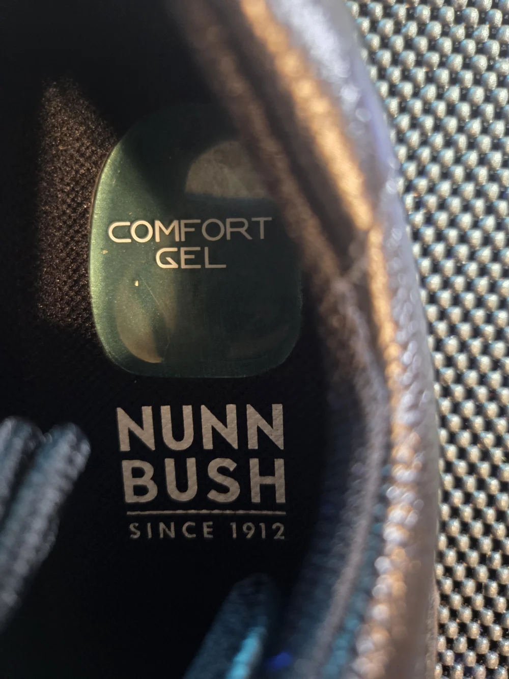 nun bush sleek black