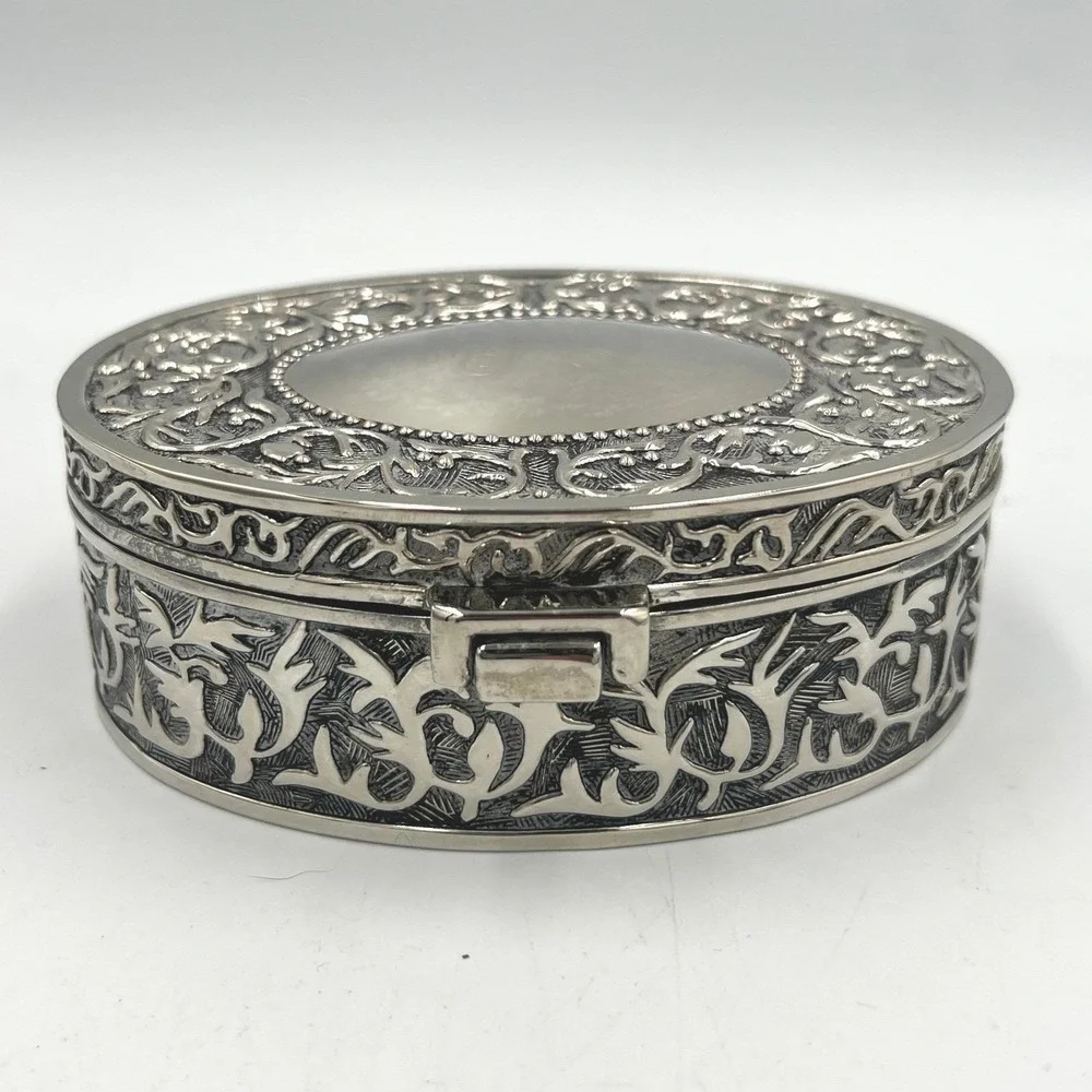 The Unbranded Brand elegant vintage