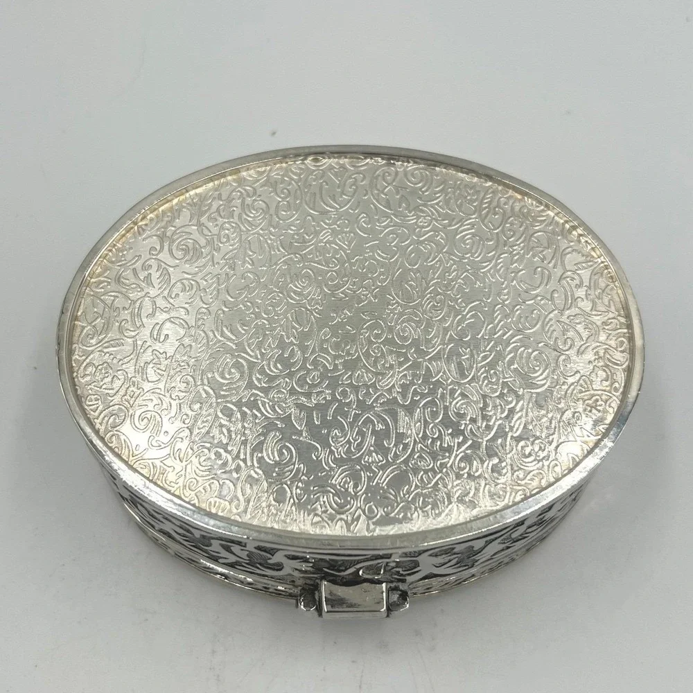 The Unbranded Brand elegant vintage