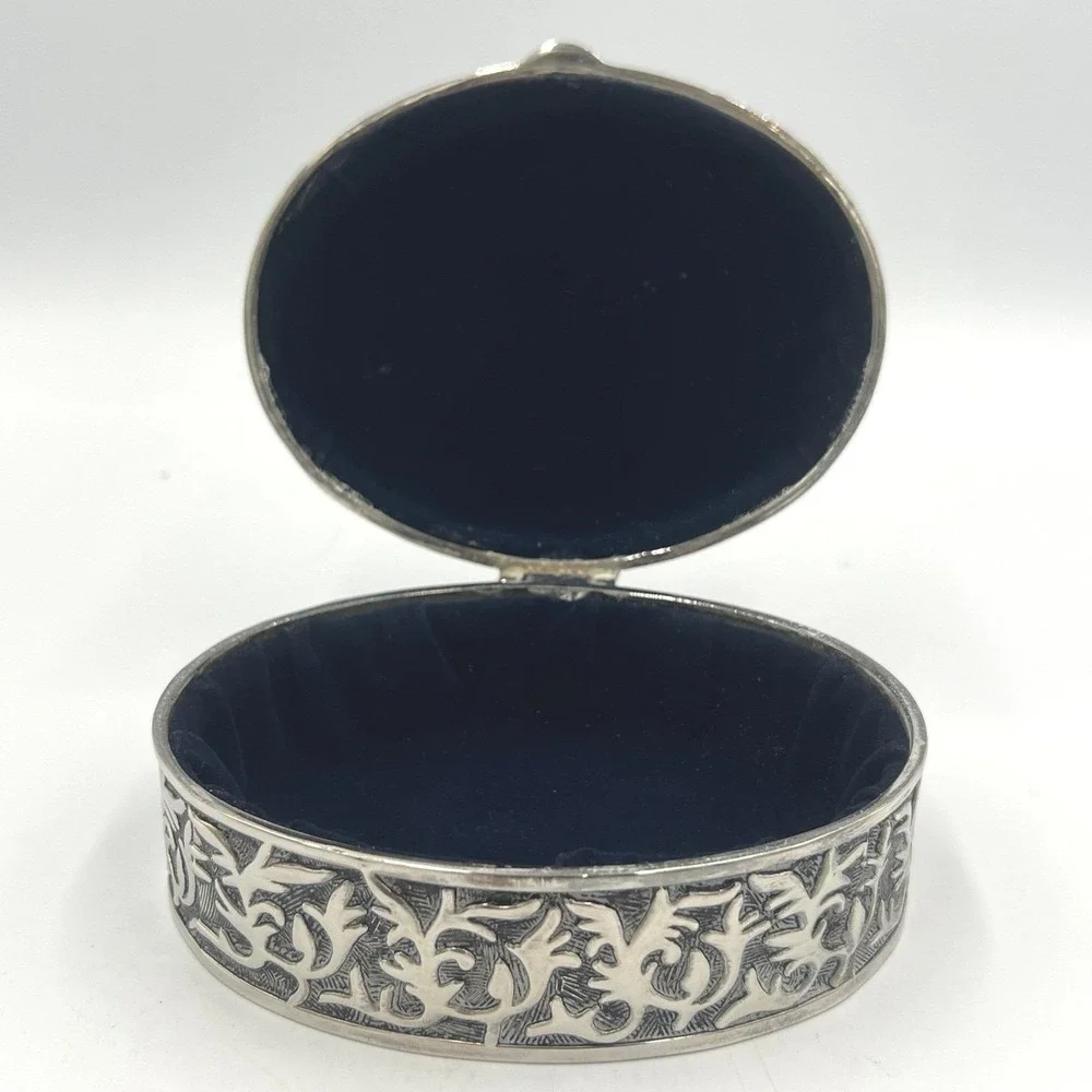 The Unbranded Brand elegant vintage