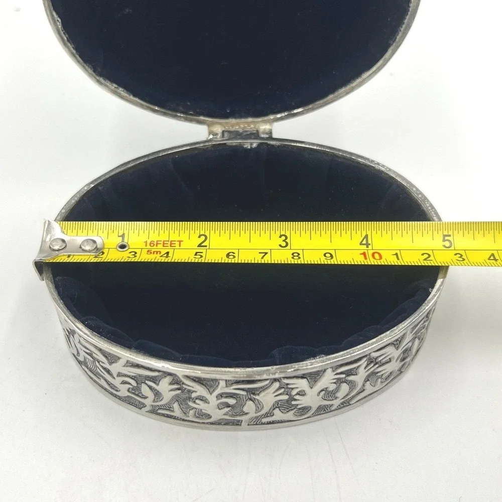 The Unbranded Brand elegant vintage