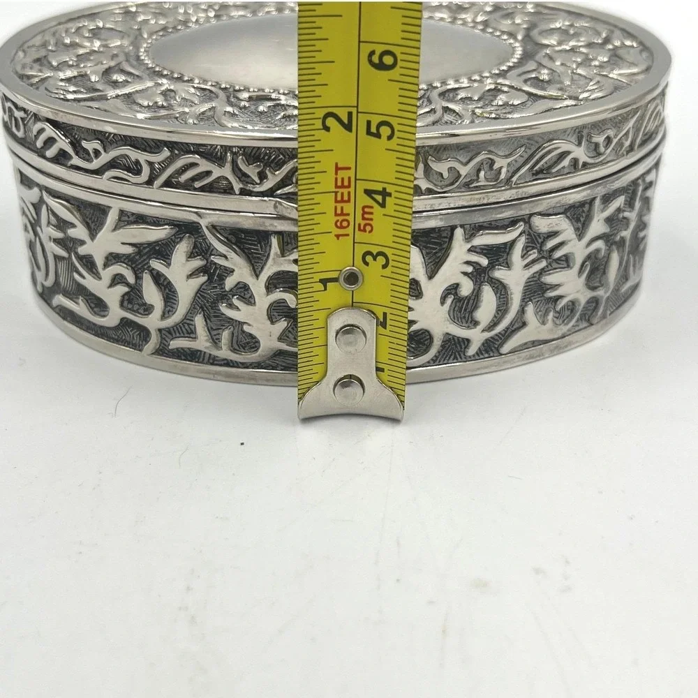 The Unbranded Brand elegant vintage