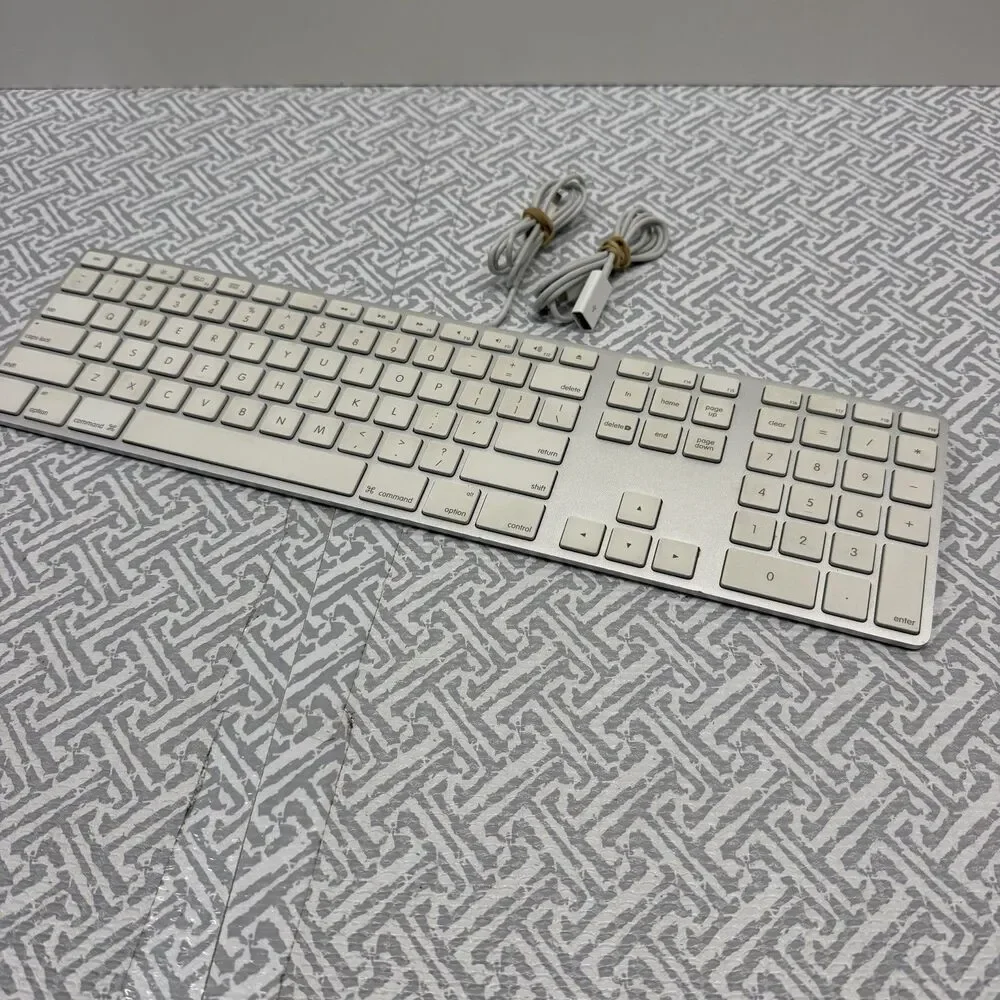 Apple A1243 Wired Aluminum Keyboard with Numeric Keypad & USB Extension Cable