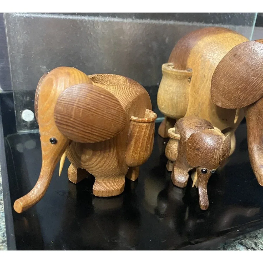 Unbranded mid whole elephant