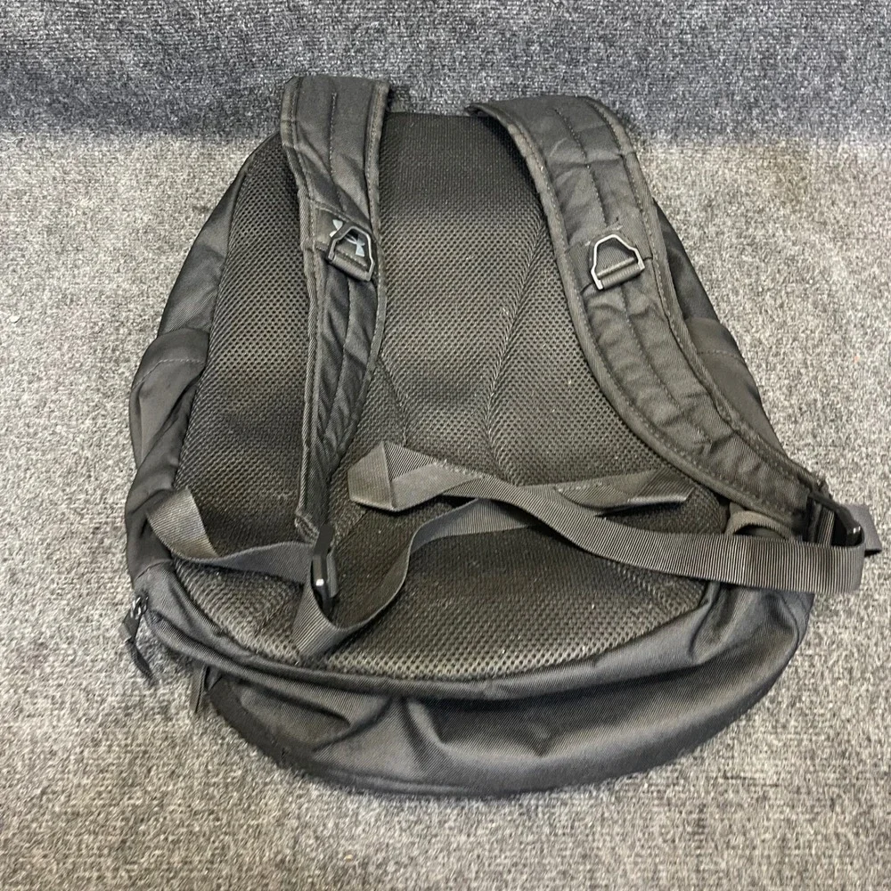 Under Armour pocket two