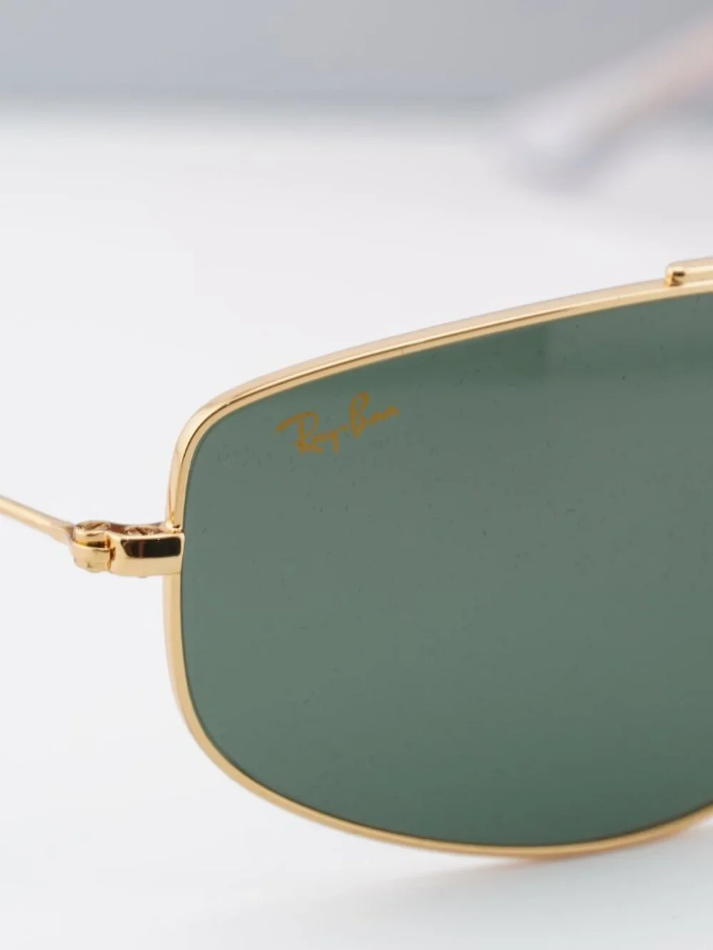 Ray-Ban model rb3845