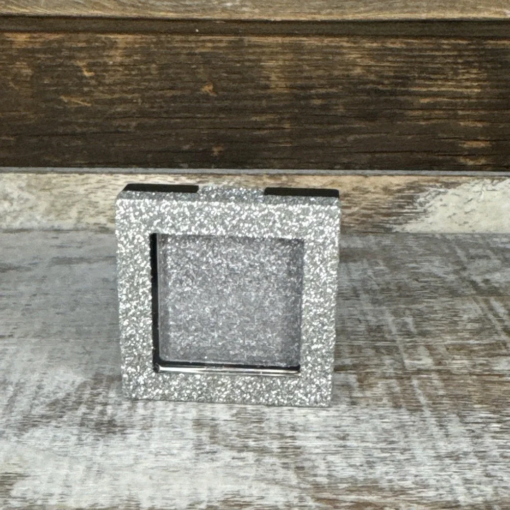 Hard Candy Single‎ & Loving It Eyeshadow 903 Disco Dancer