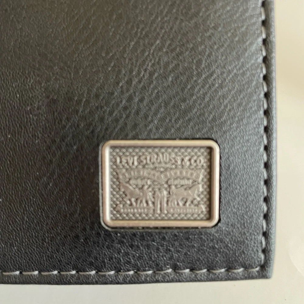 Levis levi mens