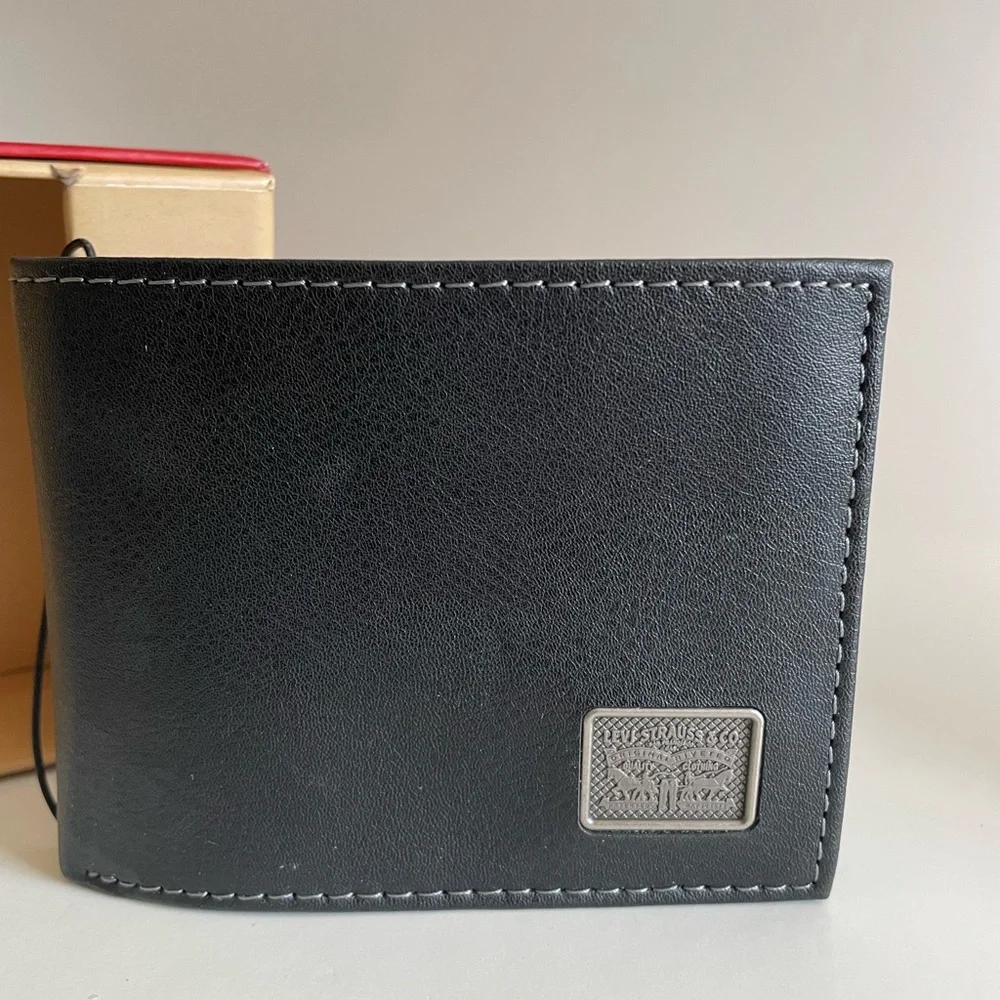 Levis levi mens