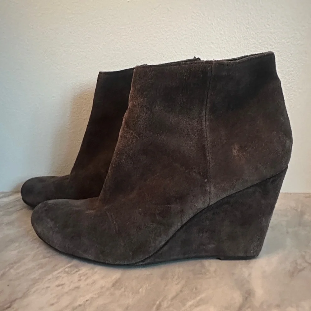 Dolce Vita Suede Wedge Ankle Boots Women’s Size 9
