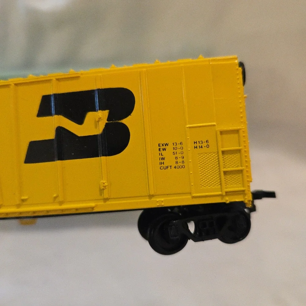 VTG Bachmann 51 Reefer Burlington Northern Yellow HO Scale Train Car 43 1009 03